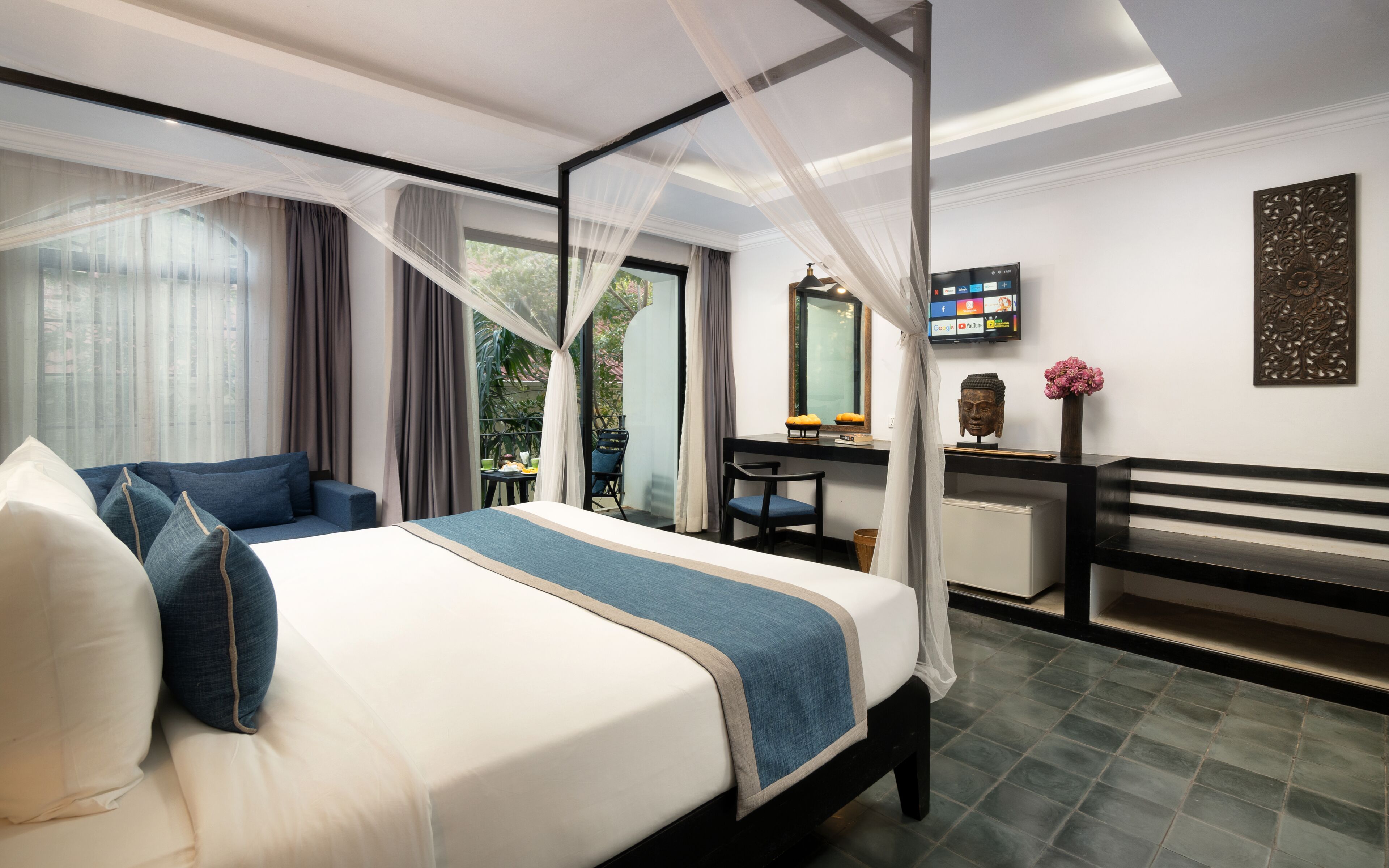 Luxury King Room - Afternoon Tea + Workspace + Support Community | Minibar, in-room safe, individually decorated, individually furnished