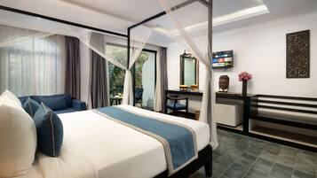 Luxury King Room - Afternoon Tea + Workspace + Support Community | Minibar, in-room safe, individually decorated, individually furnished