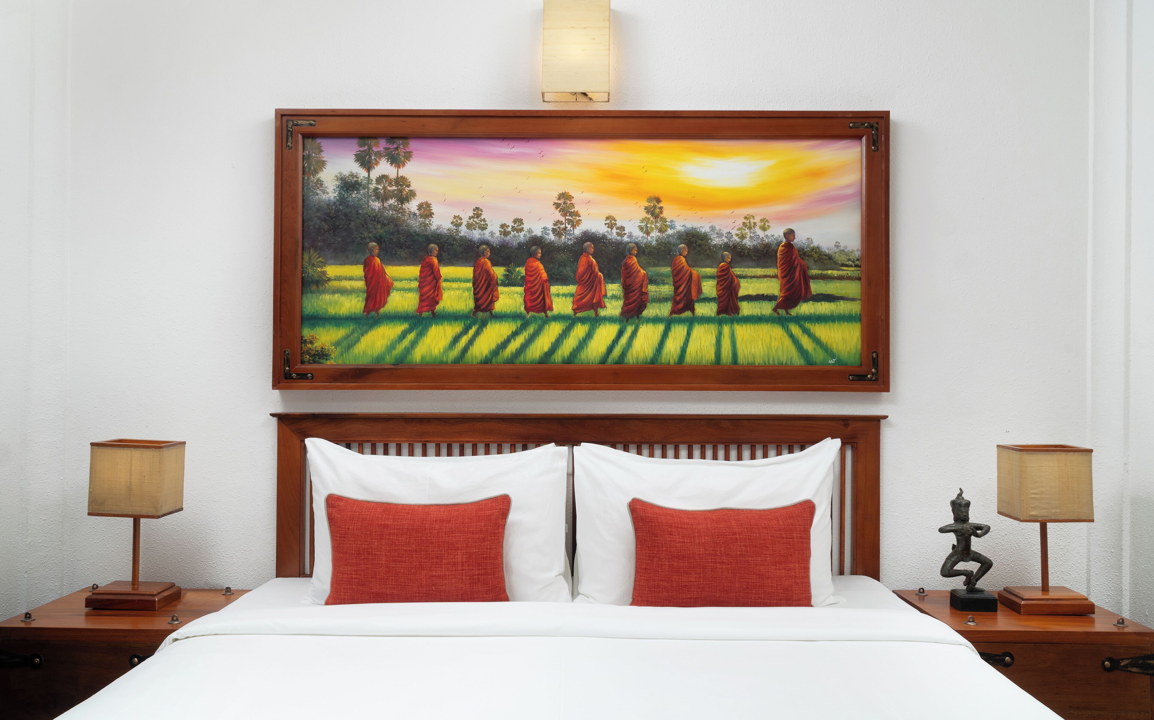 King Room - Afternoon Tea + Workspace + Support Community | Minibar, in-room safe, individually decorated, individually furnished