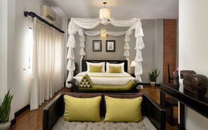 King Suite - Afternoon Tea + Workspace + Support Community | Minibar, in-room safe, individually decorated, individually furnished - The Community - Siem Reap (Siem Reap)