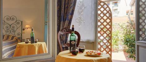 Triple Room | In-room safe, free WiFi, bed sheets
