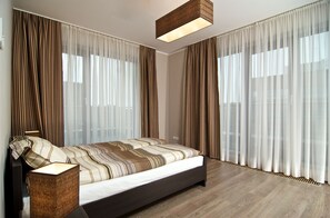 Apartment, 1 Bedroom | Desk, iron/ironing board, free cribs/infant beds, rollaway beds - Silver Apartments (Wroclaw)
