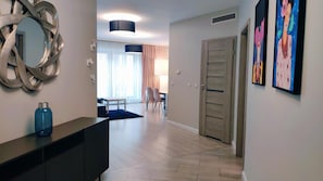 Desk, iron/ironing board, free cots/infant beds, rollaway beds - Silver Apartments (Wroclaw)