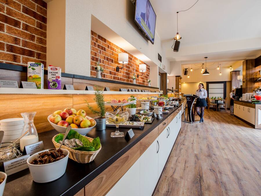 Desayuno buffet (PLN 75 por persona)