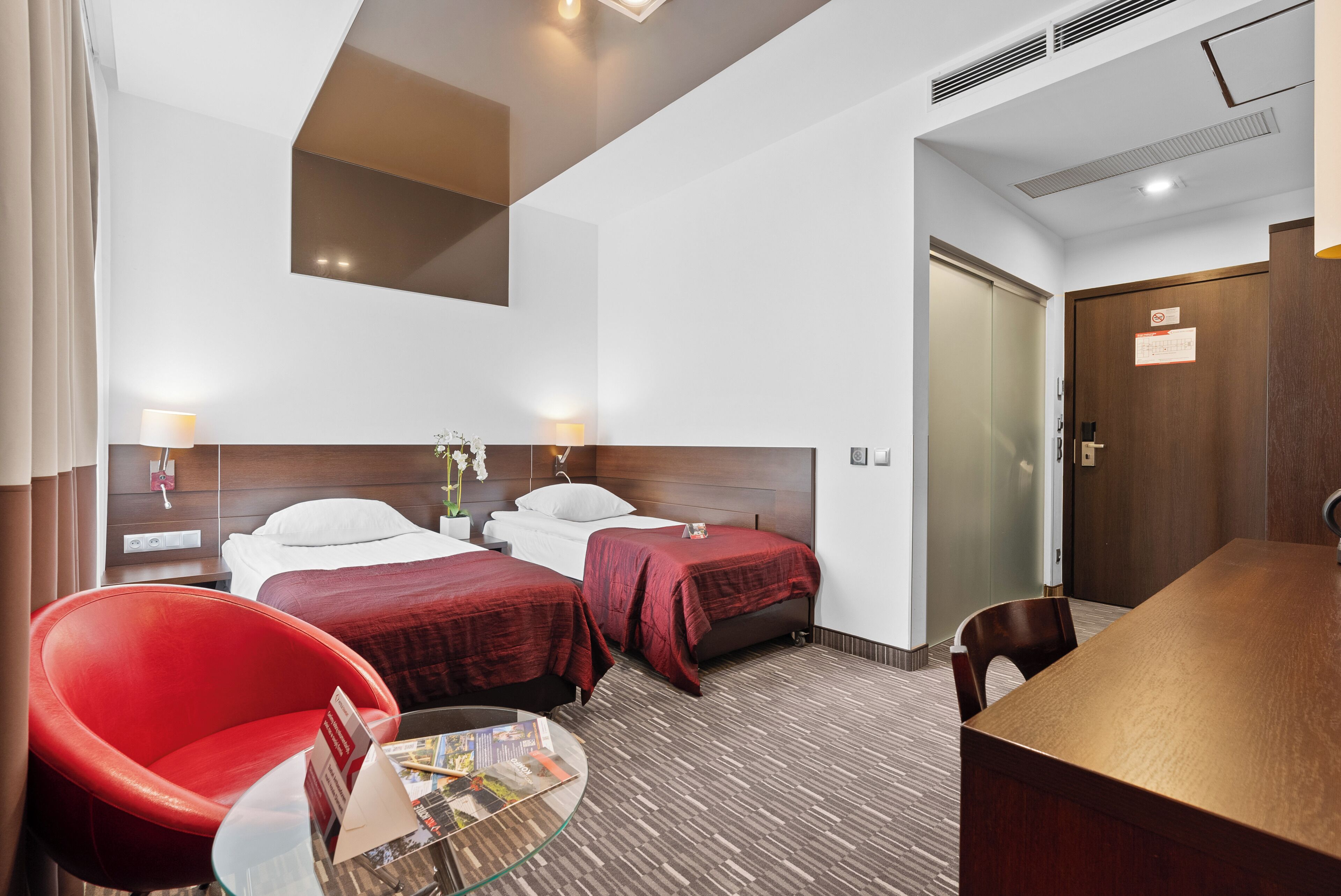 double room | desk, iron/ironing board, free cots/infant beds, free wifi