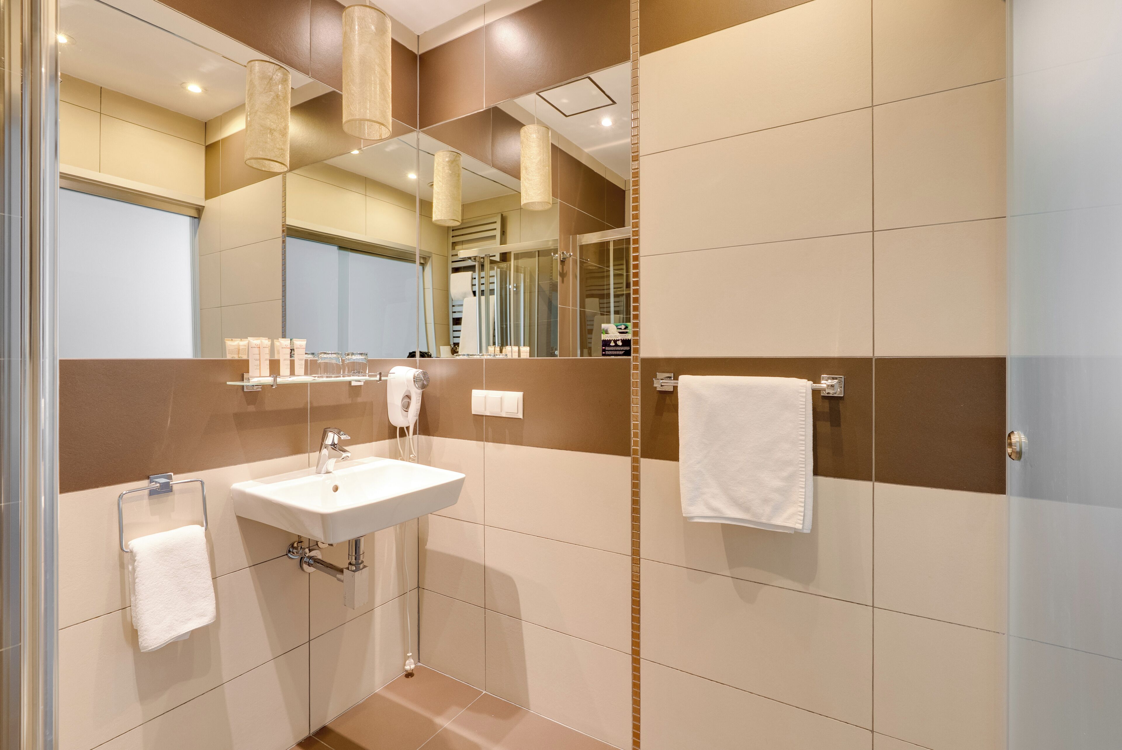 business double or twin room | bathroom | free toiletries, hair dryer, towels
