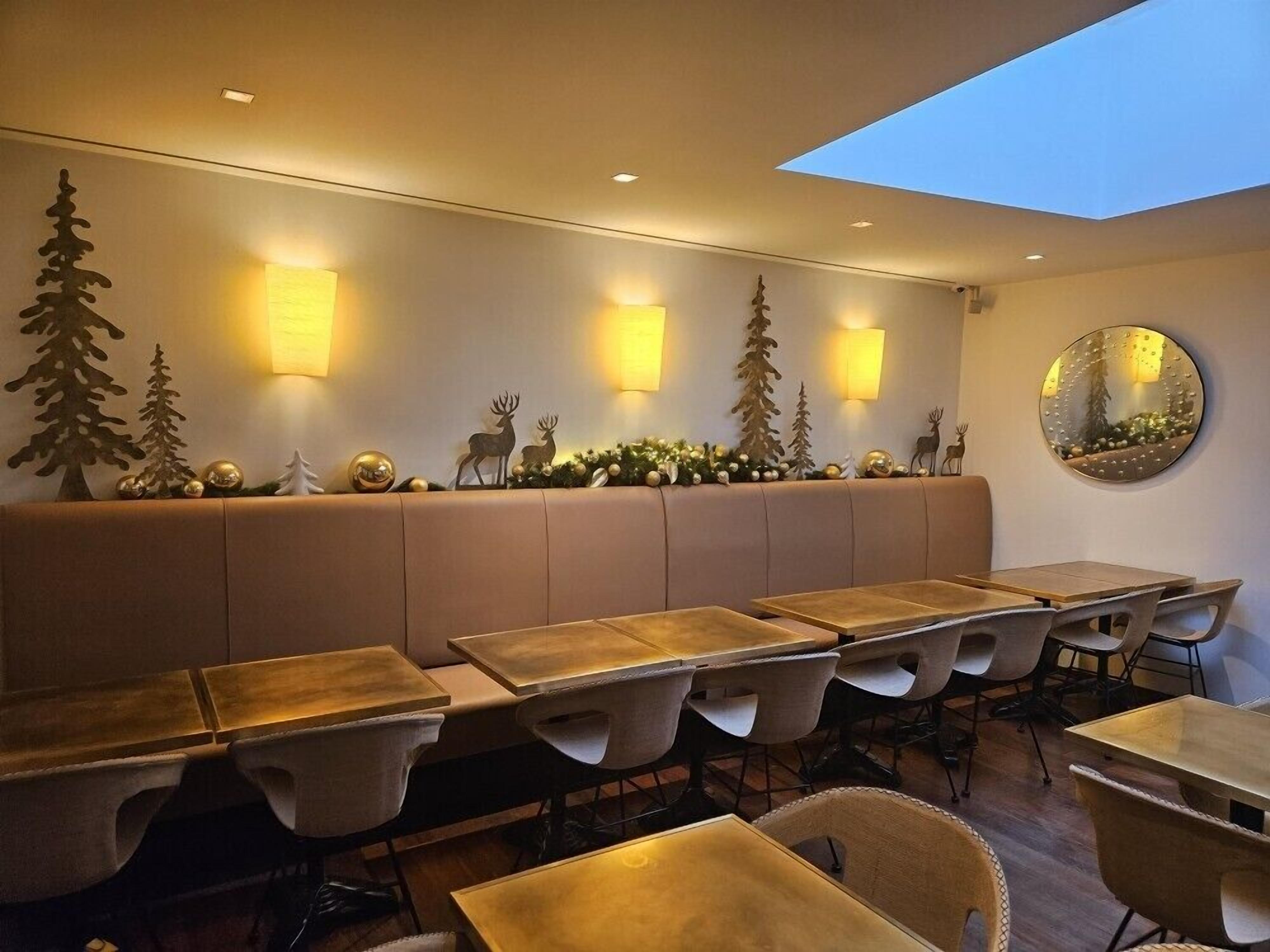 Daily buffet breakfast (EUR 19 per person)