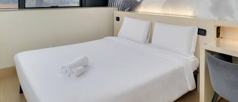 Down duvets, in-room safe, desk, laptop workspace