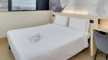 Daunenbettdecken, Zimmersafe, Schreibtisch