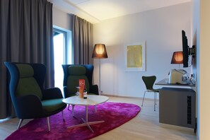 Habitación familiar, no fumadores | Colchones con acolchado adicional, caja fuerte, escritorio