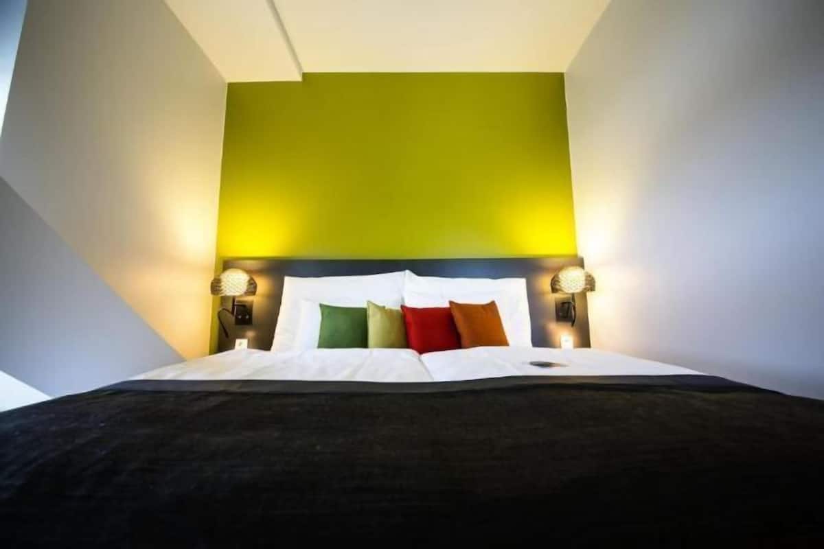 Camas con pillow-top, caja de seguridad en la habitación y escritorio