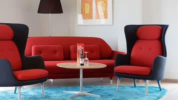 Suíte standard, 1 cama de casal, para não fumantes | Camas com colchões pillow-top, cofres nos quartos, escrivaninha