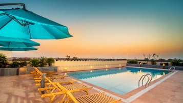 Outdoor pool, pool umbrellas