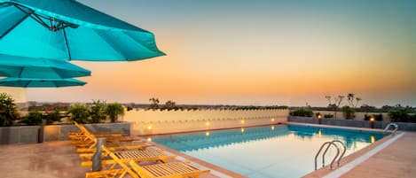 Outdoor pool, pool umbrellas