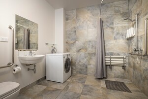 Studio | Bathroom