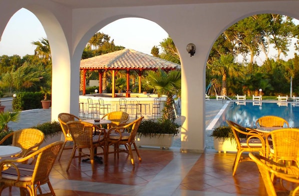 Poolside bar