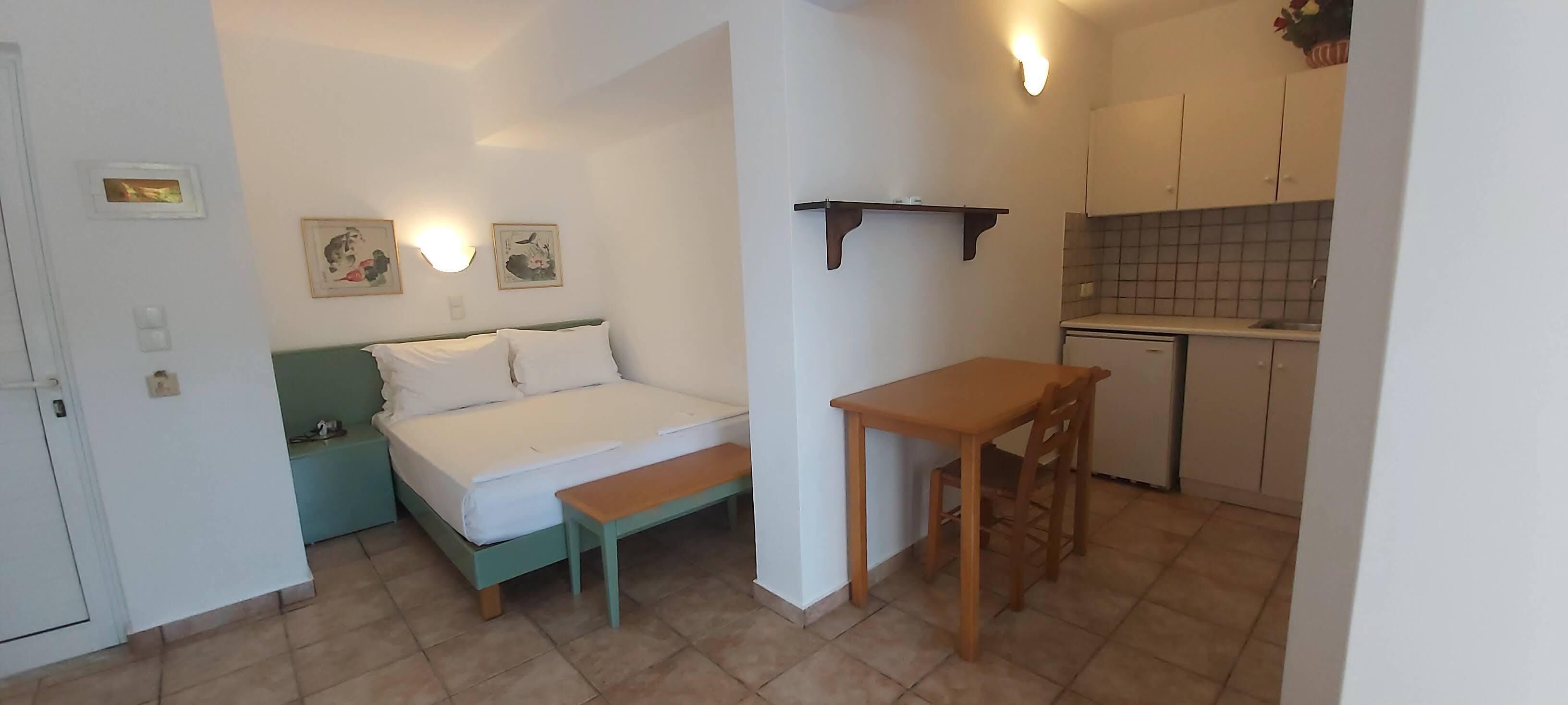 Økonomirom (semi basement) | Blendingsgardiner, lydisolert, strykejern/-brett og barnesenger