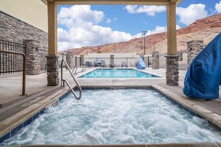 Seasonal outdoor pool. Comfort Suites Moab near Arches National Park