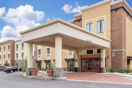 Exterior. Comfort Suites Moab near Arches National Park
