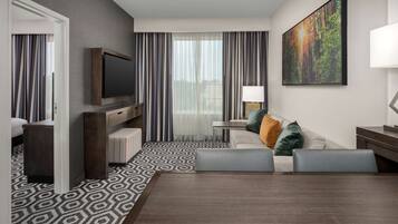 Premium bedding, in-room safe, free cribs/infant beds, travel crib