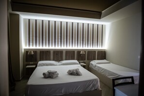 Minibar, coffres-forts dans les chambres, bureau, chambres insonorisées