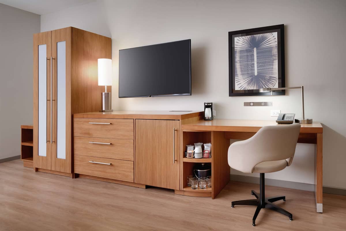 Premium bedding, in-room safe, desk, laptop workspace