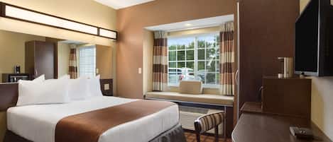 Työpöytä, silitysrauta/-lauta, ilmaiset vauvansängyt