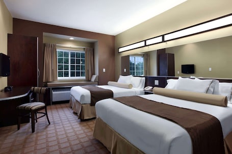 Escritorio, tabla de planchar con plancha y cunas gratuitas . Microtel Inn & Suites by Wyndham Carrollton