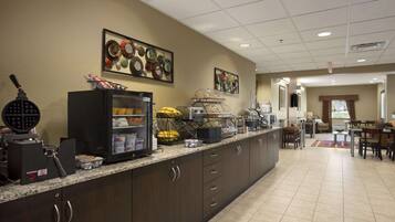 Café da manhã para viagem grátis todos os dias