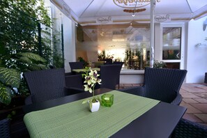 TV LED 32 polegadas com canais a cabo, TV, DVD player