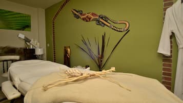 身体护理、热石按摩、体膜护理、身体磨砂、面部护理、脚底按摩
