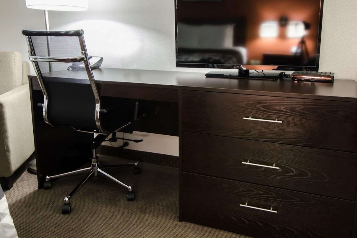 1 bedroom, in-room safe, desk, iron/ironing board