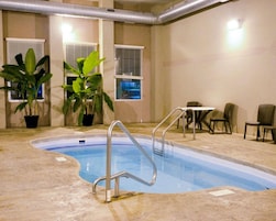 Una piscina techada