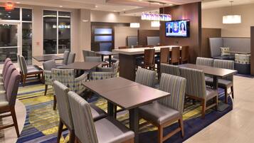 Tägliches inbegriffenes kontinentales Frühstück