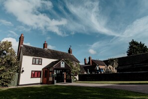 Front of property - Oak Farm Hotel (Cannock)