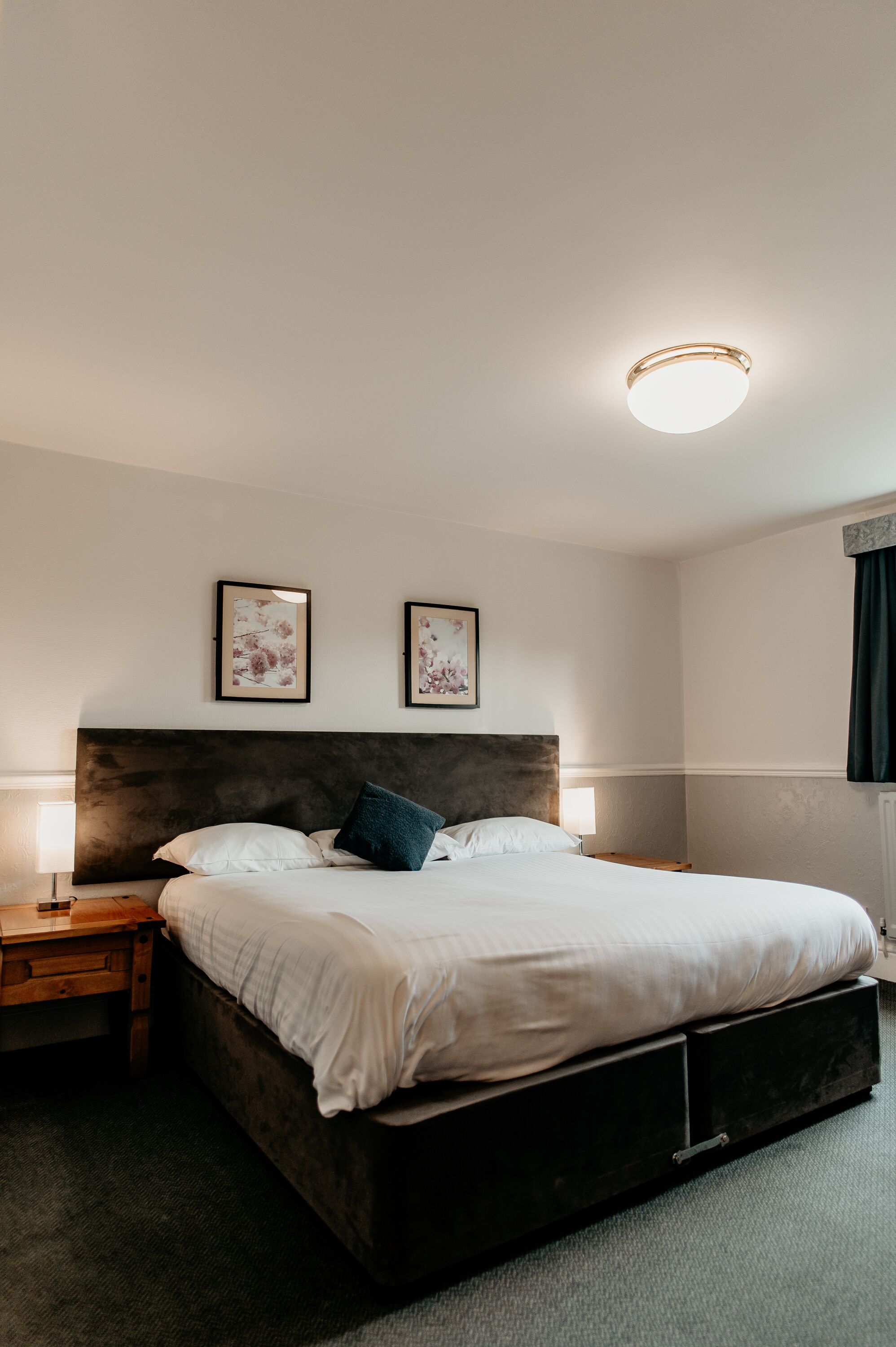 king double or twin room | desk, iron/ironing board, free wifi, bed sheets