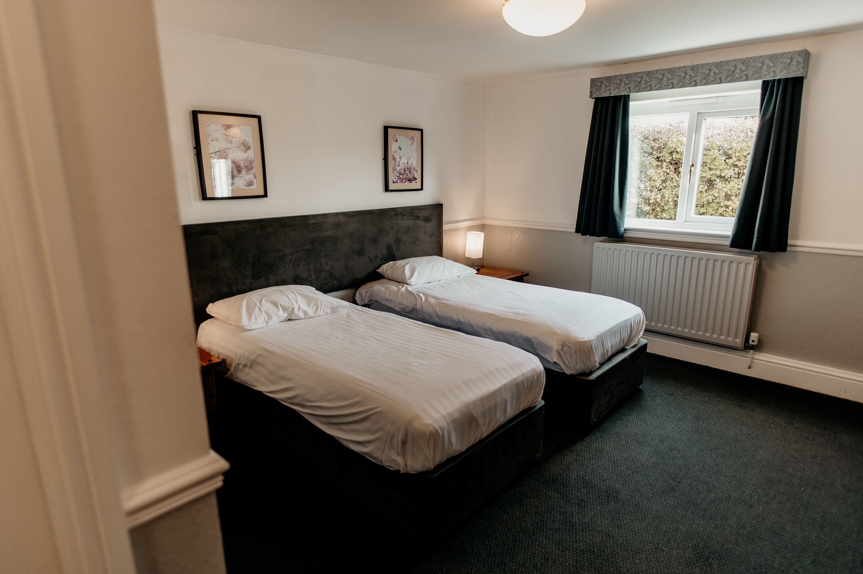 king double or twin room | desk, iron/ironing board, free wifi, bed sheets