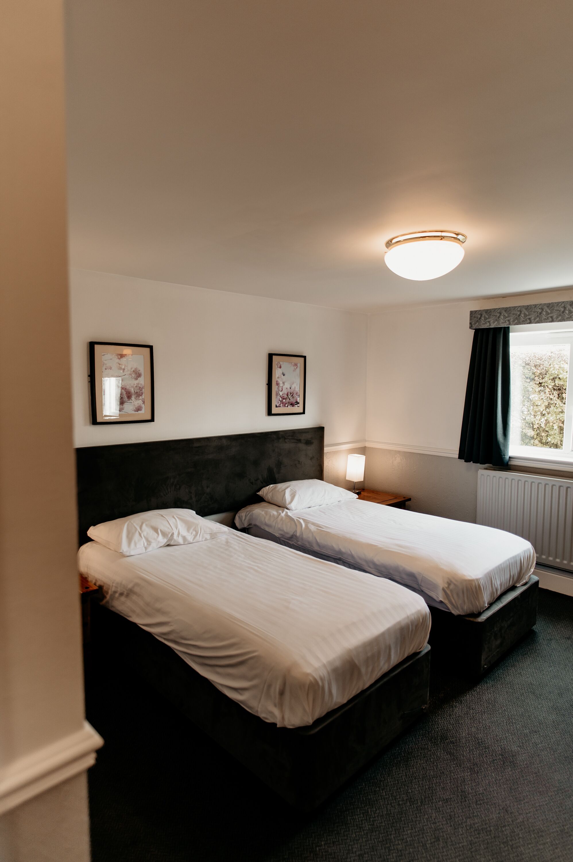 king double or twin room | desk, iron/ironing board, free wifi, bed sheets