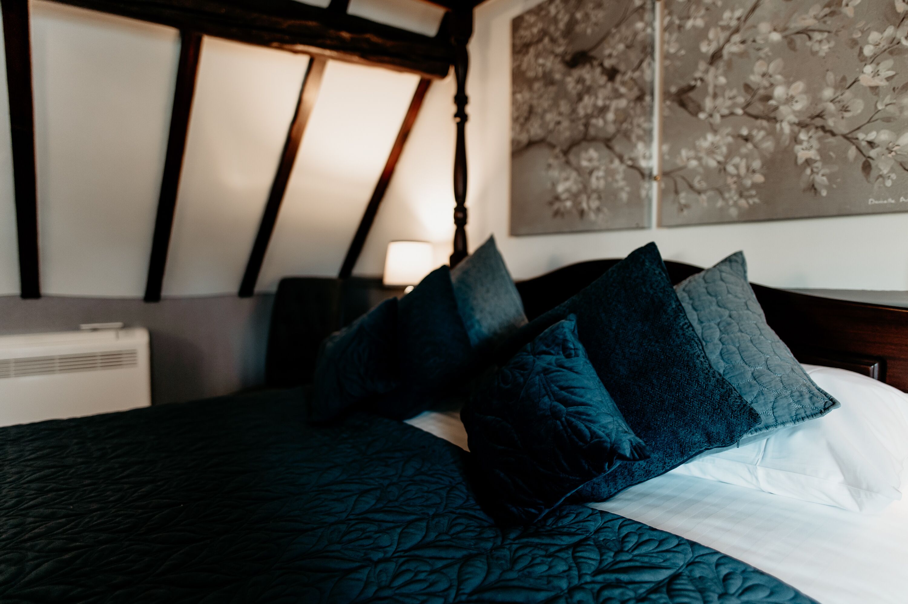 junior suite | desk, iron/ironing board, free wifi, bed sheets