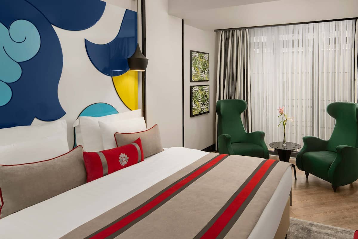 1 bedroom, premium bedding, minibar, in-room safe