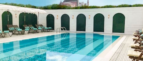 Piscine extérieure (ouverte en saison)