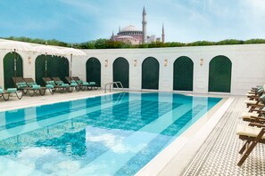 Seasonal outdoor pool - Sura Hagia Sophia Hotel (Istanbul)