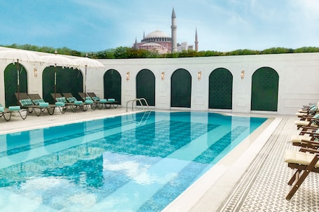 Seasonal outdoor pool. Sura Hagia Sophia Hotel