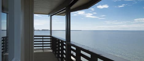 Suite, 2 letti queen, balcone, vista oceano | Balcone