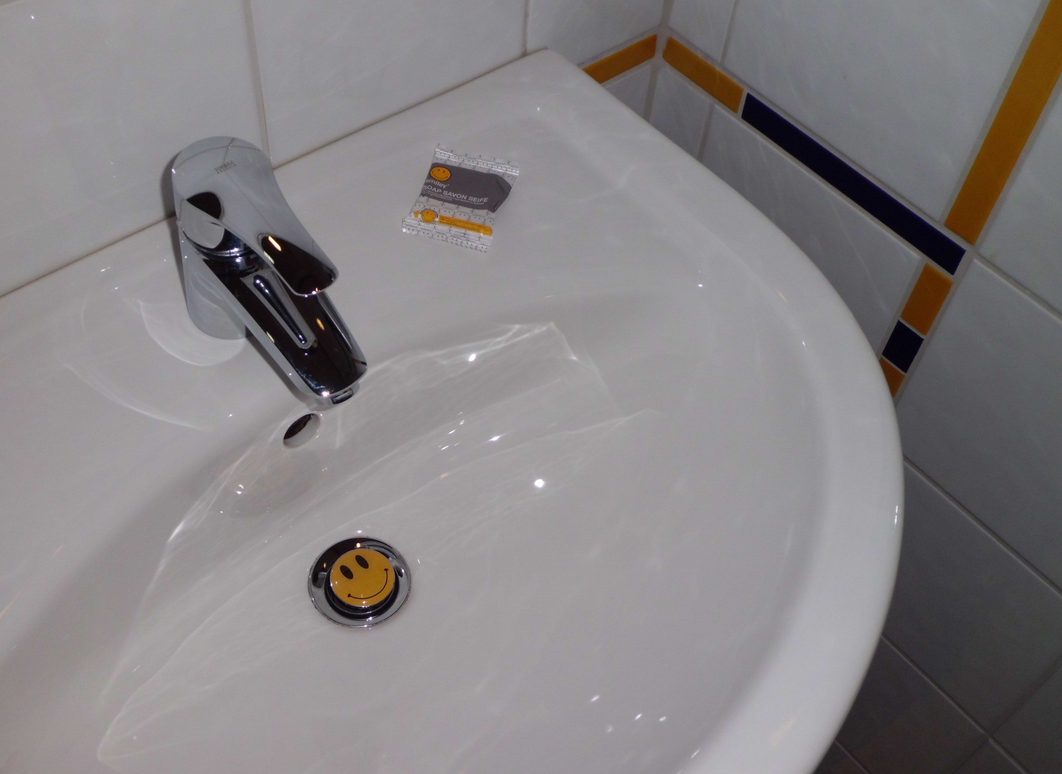 triple room | bathroom sink