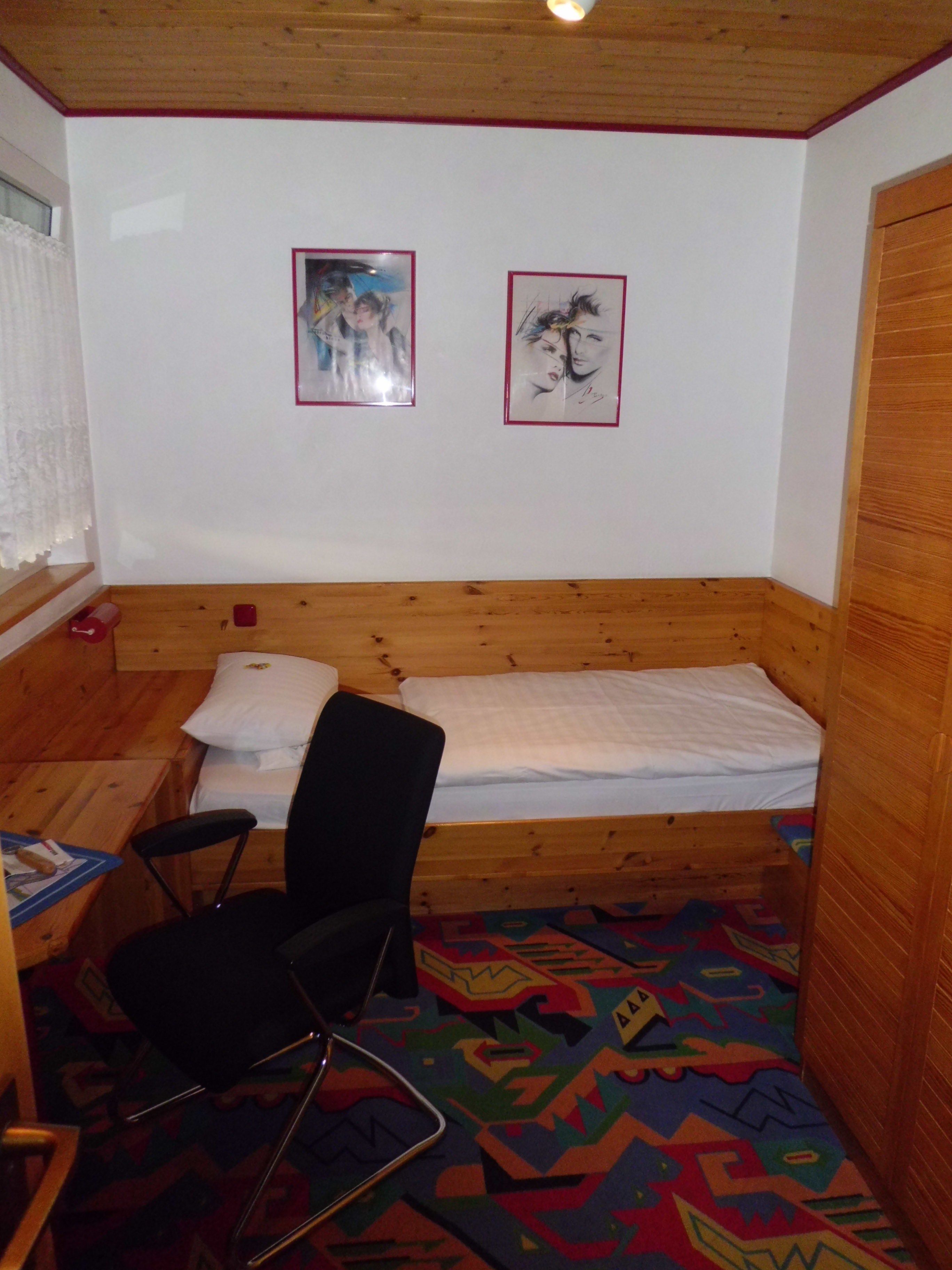 single room | hypo-allergenic bedding, free wifi, bed sheets