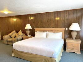 Superior Studio Suite | Desk, iron/ironing board, free WiFi