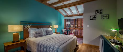 Hypo-allergenic bedding, in-room safe, desk, blackout drapes