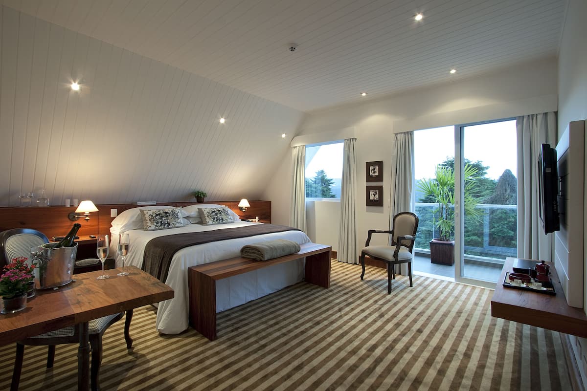 superior room | minibar, in-room safe, individually furnished, blackout curtains