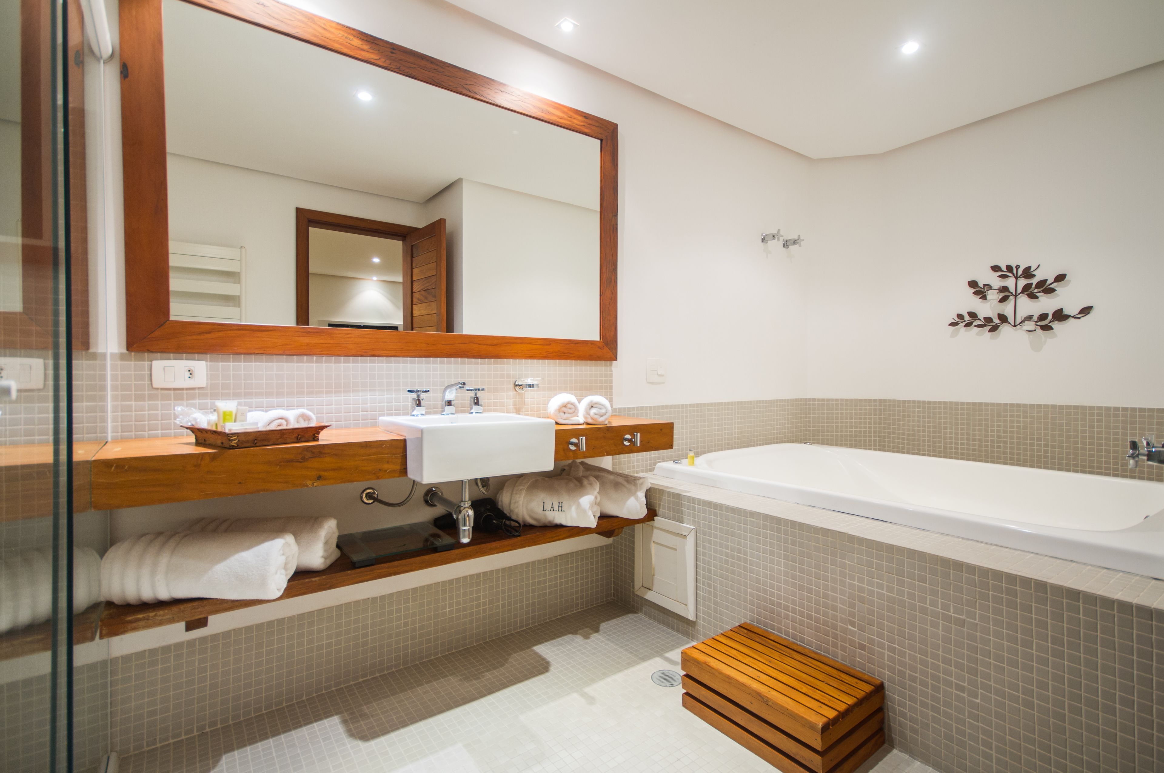 superior room | bathroom | free toiletries, hair dryer, bathrobes, slippers